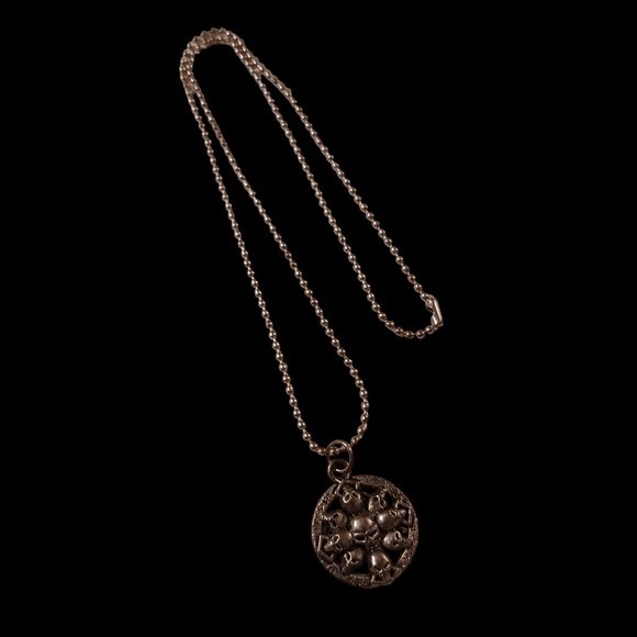 Gothic Silver Skull  Pendant Necklace - Picture 3 of 6